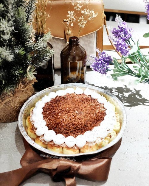 A slice of BANOFFEE from @koilia_ to start my weekend!Made from sweet banana pieces, toffee, cream, and crunchy pie crust.So yummy 😋Let's get your order now at @koilia_ !Check out myculinarydiarycom.wordpress.com for more awesome post! Link is on my bio and my Zomato/Jessica Adi or Pergikuliner/Jessica Sisy for more food reviews#sisyeatingdiary #clozetteid........#food#foodblogging#foodgram#foodaddict#foodshare#foodphotographer#jktfoodies#foodphotography#instabuzz#photooftheday#beautifulcuisines#foodstagram#foodgasm#foodnetwork#discoverymeal#appetitejournal#foodsnap#flatlay#foodlover#dessert#kulinerjakarta#followme#foodstylist#foodvsco#eatfreedayid#kulineraddict#eeeeats#endorse