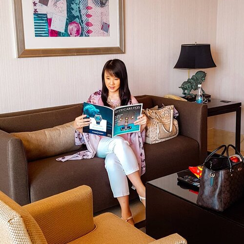 Throwback when staycation at @ritzcarltonpacificplace 
The most convenient place to spend my weekend.
.
.
.
.
#sisytravelingdiary #gadingserpong
#apartmentserpong #atriaresidence #serpong #hotelserpong #hotelreview #staycation  #photooftheday #beautifuldestinations #anysongchallenge #tiktokchallenge #hotelstaycation #photoedit #europe #like4like  #travelingwomen_  #clozetteid  #fblogger #thewanderingtourist #travel