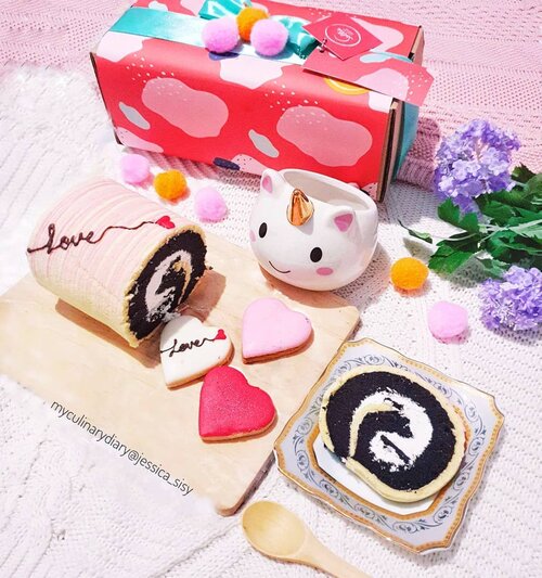 SWIPE FOR THE DETAILSValentine's Roll Cake and Cookies by @solliecake (limited edition!)Bentar lagi Valentine's Day nih, buat yg mau kasi kue coklat Oreo dan love cookies buat orang2 yg kamu sayangin, aku recommend @solliecake Roll cakenya super cute bgt! Ada tulisan LOVE gitu dan cookiesnya ada 3 warna  bentuknya hati ❤ buruan pesen karena ini LIMITED EDITION!Can't resist the cuteness 😍😍😍.SOLLIE CAKERUKO MOI (dekat lobby 4).Hop over to myculinarydiary.com/TRAVEL to see my experience in abroad.#sisytravelingdiary #kuecantik #valentinesday #valentine #rollcake #kueoreo #cookies.....#clozetteid #travelgram #buzzfeed #murahmeriah #oreo #unicorn #unicorncup #kuevalentine  #dj_kattybutterfly36  #dessert #flatlayforever #flatlays #prettypinkcorner #pinkvibes #pink #photography #photooftheday #foodoftheday #cakedecorating #photoshoot