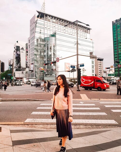 When the others go shopping, I preter to taking pictures here ❤
.
.
.
.
.
.
.
.
.
.
.
.
.
.
#ootd #photooftheday #beautifuldestinations #lookbook #korea #dongdaemun #traveleurope #fashionblogger #outfitoftheday #cafehitsbogor  #seoul #ootdspot #jktspot #followme #instadaily #murahmeriah #foodgram  #postthepeople #travel  #clozetteid