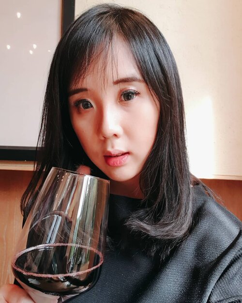 Enjoying my Red Wine at @tucanos_jakartaGet 20% for this wine while enjoying your steak ❤❤ ...........#clozetteid #cosmetic #beauty #skincare #makeup #makeupartistjakarta #steak #redwine #wine #japanese #korea #brazil #travel #eyelashextention #beautifulcuisines #bridestory #likeforlike #tagsforlike #makeupcourse #lipstick #makeupmafia