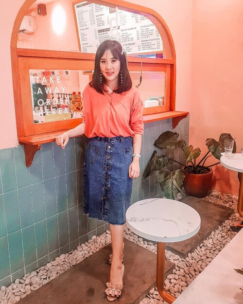 I miss the moment when I go to cafe for photoshoot. I really miss the moment when I go traveling abroad. Stay safe everyone, not only because the COVID-19, but also there is lack of humanity.
Wearing denim skirt for the first time!! I hope it looks good on me 😂
.
.
Taken at @deja.indonesia
.
.
.
.
.
.
.
.
#ootd #photooftheday #beautifuldestinations #kodakfilter #gardensbythebay #iphoneonly #travelinladies #tutorialedit #photoedit #like4like  #tiktokchallenge #kodak  #clozetteid #denimskirt #tapfordetails #travelsingapore #thewanderingtourist #travel #jeans #levis #denim #kodak #camera