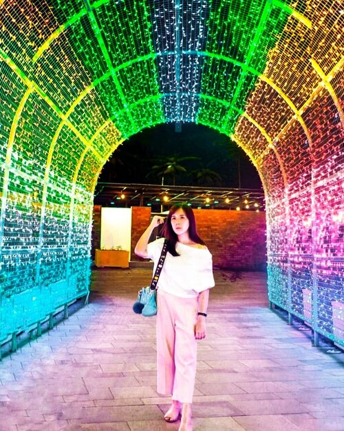 Yeayy, we have voted for Indonesia #banggajadianakindonesia Walaupun berbeda-beda tp tetap 1 juga kyk warna lampu2 cantik di sini 💖💚❤Banyak spot foto cantik loh di sini..#ootd #makeup .......#gadibgfestival #clozetteid  #photooftheday  #potd #fblogger #summer #travel #travelgram #maldives #bangkok #asiatique #followforfollowback #foodblogger #prettycorner #goodvibes #bestoftheday #bestofthebest #australia  #suaraindonesia #holiday