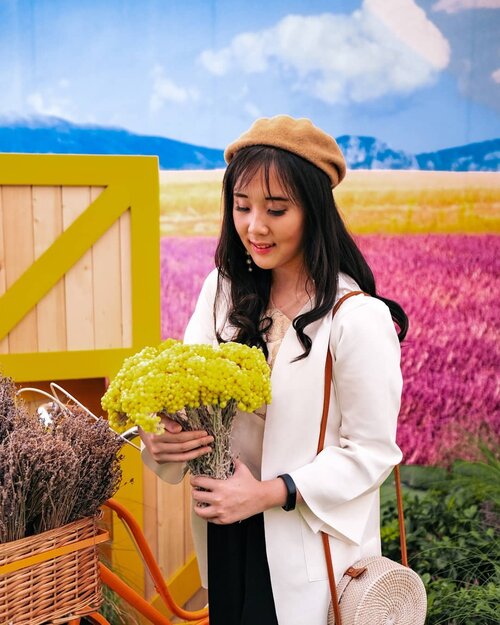 Having fun at @loccitane_id pop up store at Senayan City! Exploring the journey to France and tried some of the porducts ❤
#loccitaneid #sensorialjourneyid .
.
.
.
.
.
.
.
.
.
.
#ootd #photooftheday #beautifuldestinations #lookbook #japanese #korean #europe #traveleurope #fashionblogger #outfitoftheday  #bali #travelbali #france #paris #ootdspot #jktspot #like4like #nstagramable #maldives #vitaminsea  #postthepeople #travel  #clozetteid