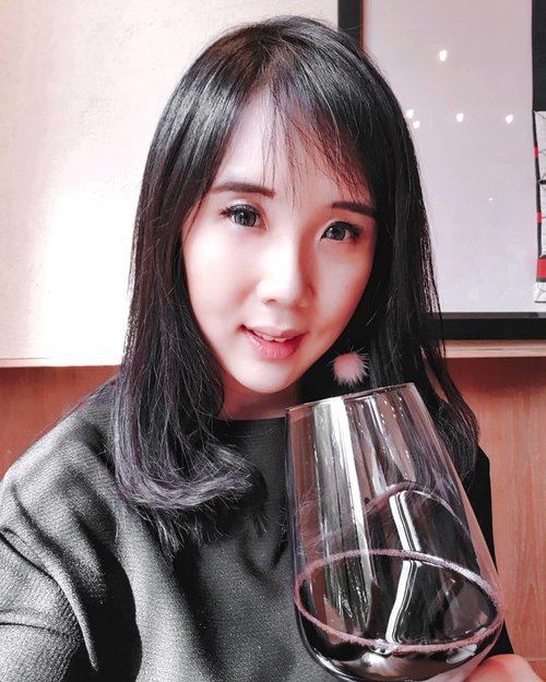 Addicted to wine? Because you will never get enough for just one glass 🍷Get 20% discount at @hokkaido_izakaya ..Check out myculinarydiary.com for more awesome post.......#ootd #photooftheday #beautifuldestinations #makeup #lookbook #lotd #wiwt  #fashionblogger #outfitoftheday #korea #japan #monochrome #followme #hokkaido #wiwtindo #instadaily #minimalism #flatlays #selfportrait #wine #redwine #cosmetics #travel #traveljapan #beer #clozetteid