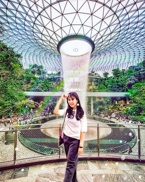 Sometimes, people annoy you because they don't have what you have and they cannot do what you can do...#sisytravelingdiary.........#ootd #photooftheday #beautifuldestinations #newyear #gardensbythebay #iphoneonly #paris #ootdspot  #like4like  #futuretogether  #postthepeople #travelingwomen_  #clozetteid  #travelinladies #fblogger #jewelchangi #changi #thewanderingtourist #travel #marinabaysands #singapore