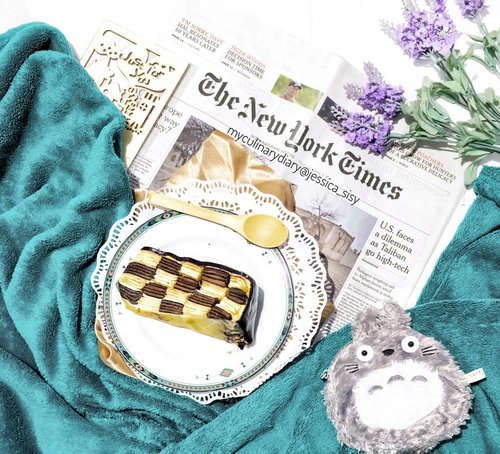 Having my breakfast on bed with a slice of cake from @firstlovepatisserie 
The checked cake is so cute!
.
.
Check out myculinarydiarycom.wordpress.com for more awesome post! Link is on my bio and my Zomato/Jessica Adi or Pergikuliner/Jessica Sisy for more food reviews
#myculinarydiary  #sisyeatingdiary #flatlaybreakfast
.
.
.
.
.
.
.
.
#food #clozetteid #9gag #foodaddict #breakfast #foodphotograph #wisata #foodphotography #travel#photooftheday #beautifulcuisines #foodstagram #foodgasm #foodnetwork #discoverymeal #appetitejournal #coffeesh #flatlay #flatlays #totoro #foodvsco #eatfreedayid #newyork #cakedecorating
