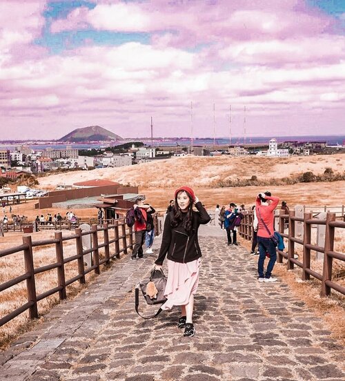 One of my favortie place in Korea : JEJU!I was hiking the highest mountain in Jeju, namely Hala-san❤The sky was too beautiful and no further edit!.............#ootd #photooftheday #beautifuldestinations #bali #seoul #france #jeju #ootdspot #jktspot #like4like #nstagramable #instagram #switzerland  #postthepeople #travel  #clozetteid  #autumn #namiisland #mountsorak #makeup #fairyland #japanese #travel #endorse #korea