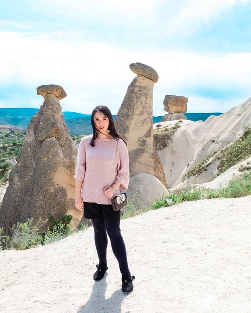 NEW BLOG POST. LINK IS ON BIO.
Akhirnya bisa ngeblog lagi! Three beauties adalah salah satu tempat paling cantik di Cappadocia yg wajib dikunjungi. Emang ada apa sih di sana? Yuk baca reviewnya!
.
.
Hop over to myculinarydiarycom.wordpress.com/TRAVEL to see my experience in abroad.
#sisytravelingdiary .
.
.
.
.
.
.
#clozetteid #wisata #travel #igtravel #travelgram #buzzfeed #photography #holiday #turkey #turkiye #cappadocia #kapadokya #desert #dubai #photography #photooftheday #foodoftheday #cakedecorating #photoshoot #fujifilm #urgüp #goreme