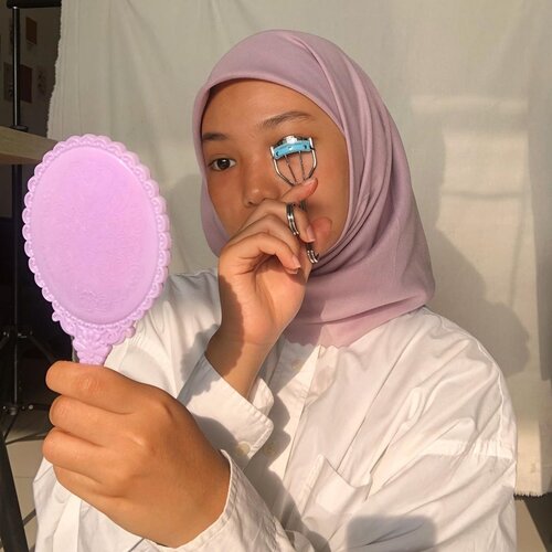 eyelash curler + comb = ‘kok lentik?’ @madformakeup.co secret comb curlercomb & curl your eyelash at once, purrrrrrfect! 💖💯#beautythatconnects #ClozetteID