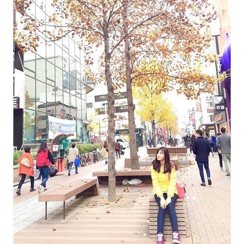 Strolling in the Dongson fashion road 👣
Similar to myeongdong in the Seoul,but still different 😏

Good morning, have a great Sunday 😁
•
•
•
•
•
•
#photograph #igers #instagood #instagram #instalike #instamood #morning #korea #style #mytravelgram #meinframe #enjoy #explorekorea #holiday #havingfun #happy #cotd #clozetteID #autumn #like4like #likeforlike #TagsForLike #weekend #webstagram #webstyle #dailystyle