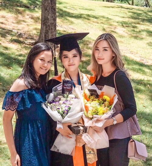 Congrats sis @michellayohanna we're proud of you!! ✨...#clozetteid #graduation