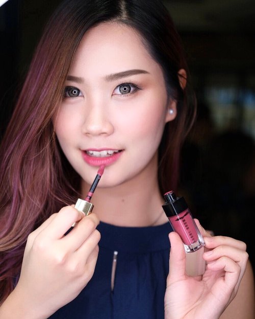 I'm Fan of pink lipstick and @bobbibrownid sure have pretty pink shade that's different from other pink 💕"Strike the Rose" - Best seller shade from Their newest Luxe lip collection 💋•Anw enjoy FREE gift for 100 person who make purchase in Bobbi Brown Store at Galaxy Mall!!! Further details? See on my insta story~ #bobbibrownid #abellreview #clozetteid #cotd