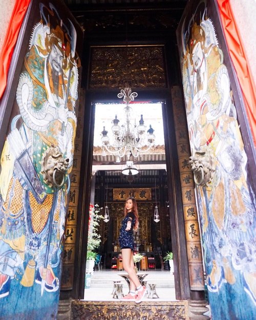 Exploring Peranakan Masion with lots of laugh and enthusiasm. This place really beautiful! Have many instagramable spot and it's reminds me that my country have one tho, but need more "preserve" ofc. After all let's enjoy this moment!!! #abellinpenang #penangisland #kualalumpur #clozetteid #cotd