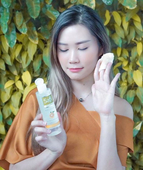 Sudah cobain @safiindonesia Micellar Water with Yuzu Extract ?🍋Dengan natural ingredients bisa mengangkat make up, calming juga rejuvenates skin 🥰Wangi yuzunya enak pula 👍🏻Ada 4 variants yg bisa kamu cobaa~...#HalalNaturalTeruji #SafiIndonesia #WorkWithTorquise #BloggerSurabaya #SurabayaBeautyBlogger #Clozetteid