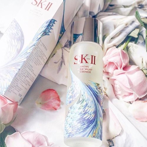 🌬 Morning treatment~SK-II Suminagashi edition💫Read the review and also their event details on my blog :) Link on bio 😘#photo #instagood #instamood #instadaily #instalike #jj #igers #bestoftheday #clozetteID #beauty #fashion #tflers #blogger #webstagram #tagsforlikes
