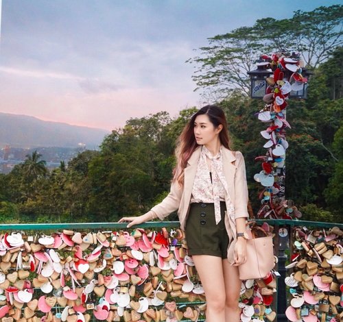 Somewhere on your journey don't forget to turn around and enjoy the view 🌄.
•
•
📍 The Love Lock at Penang Hill

#abellinpenang #clozetteid #cotd #visitpenang #penangisland