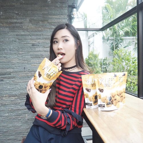 Definitely like this 👌🏻I'm dessert lover and i like to snack-ing around. This choco puff have strong chocolate flavor, the crisp puff from @productofpluffs ☺️Yummmm~ #abelldigests #aphroditesendorsement #clozetteid #cotd #beautynesiamember #lykeambassador
