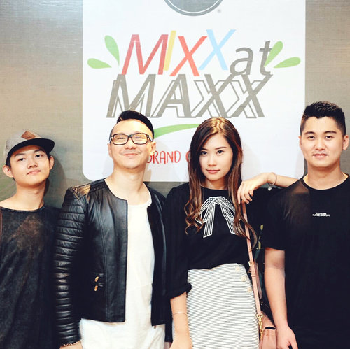 Earlier today, Coffee with style at Grand opening of @maxxcoffeeid on @grandcitysby "Goes Monochrome" with the host @ezra_soetopo 🙌🏻 (Swipppppeeeeee)
Missing @jessica_ie who packing up 😶
#lykeambassador #beautynesiamember #clozetteid #cotd