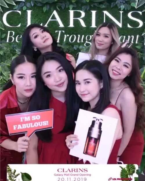 Saking cintanya sama surabaya sekarang @clarinsid bukaa boutique store di @galaxymallsby dongggg!!!!! Happy banget! Bisa in hand sama produk- produknya yang uda teruji, di pakai turun temurun dan bnyk extract alaminya👌🏻Note: Oilnya punya wangi yg enak bgt! Terus kpan hr amanda sempat coba v shapenya juga bagussss ♥️Yuk pada kunjungi storenya dan cobain sendiri produk-produknya.💋In frame with Surabaya Beauty Enthusiasm🥰 ..#clarinslovesurabaya #workwithtorquise #bloggersurabaya #clozetteid #beautyenthusiasm