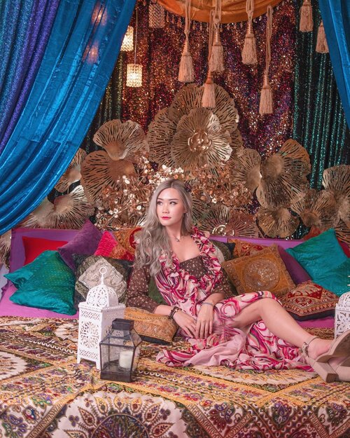 Bohemian style 💃
Wardrobe by @marley.heart 
Makeup by @shiseidoid 📸 by @ysnathan_ .
.
.
#faceicon2020 #clozetteid #bloggersurabaya