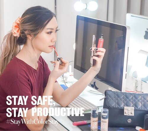 Buat aku make up yang longlasting it penting banget, apalagi kalau ud ngerjain sswt aku suka lupa waktu, eh tau” ud mlm aja dan ada acara pula. Ga sempet dong make upan 🤭Nah, biar longlasting aku pake produknya @revlonid #StayWithColorStay for Normal/ Dry✅ Time Release Tech: Tahan lama m segar 24 jam✅ Natural Finish✅ Spf 20✅ Medium- Full CoverageShadenya nya yang 180 Sand Beige (ada 4 shade yg avail). Ga perlu deh touch up👌🏻Let’s STAY SAFE STAY PRODUCTIVE 💋..... #RevlonID #Clozetteid #BloggerSurabaya #SurabayaBeautyBlogger