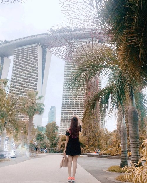 I keep my love in the photograph 📸 Can't ge enough of #Singapore but, well see y next time~ @visit_singapore @marinabaysands @marinabaysg #AbellinSG #Singapore #Clozetteid #cotd