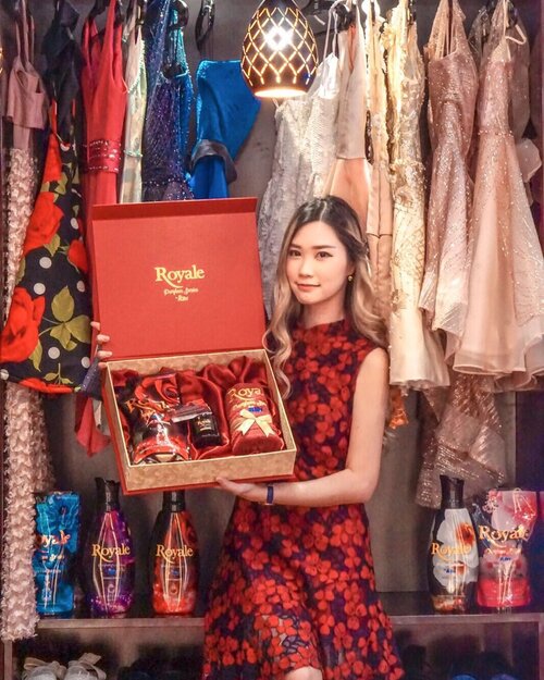 Tau ga sih, ketika kamu percaya diri. Aura mu akan bersinar dan kamu pun tampil lebih  maximal 🥰New!! @royalebysoklin dengan Technology Royale Activ Touch bikin wangi seharian!! Pas banget buat kita-kita para cewe aktif yang punya bnyak aktivitas💋Kunjungi boothnya di @ayokepo Sampai besok aja! Ada lucky dip tiap belanja 50k!! ..Malas nyetir atau cari parkir? Pakai kode "KEPOINGRAB" 30% discnyaa!!! ...#workwithtorquise #clozetteid