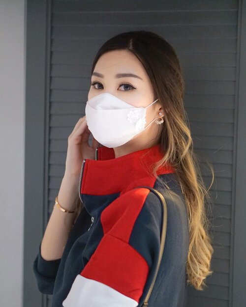 Since pandemic we must wear mask whenever we go. 
Got mine from @suri.couture they have plenty design in various colors. It’s also soft and comfy to wear. 🥰

Stay safe everyone 🙌🏻
.
.
.
#TorquiseWear #BloggerSurabaya #JakartaBeautyBlogger #SurabayaBeautyBlogger #clozetteid @hny_management