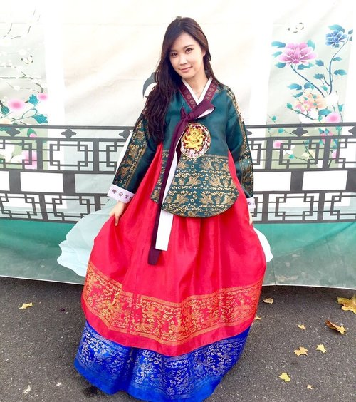 Happy Chuseok day 🇰🇷
This photo taken 2 years ago and you know what, i really missed my life when in there~
But, ofc we must go on...
I'm grateful for what i've now, and i believe that everything happen for a reason either we're learn or make people learn..:)
Once again happy Chuseok day ☺️
Thank's @keongkim96 for remaindering..... #lykeambassador #beautynesiamember #clozetteid #cotd