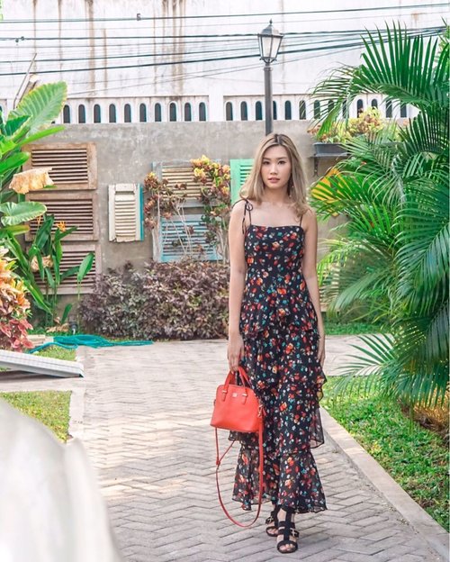 Oh hello there!
How your week so far? ♥️
Here i'm wearing one of @pomelofashion Fall edition 
This's jumpsuit but look a like dress~ 
Suppa comfy! .
.
📍 @paviljoen_surabaya .
#torquisewear #clozetteid #fashion