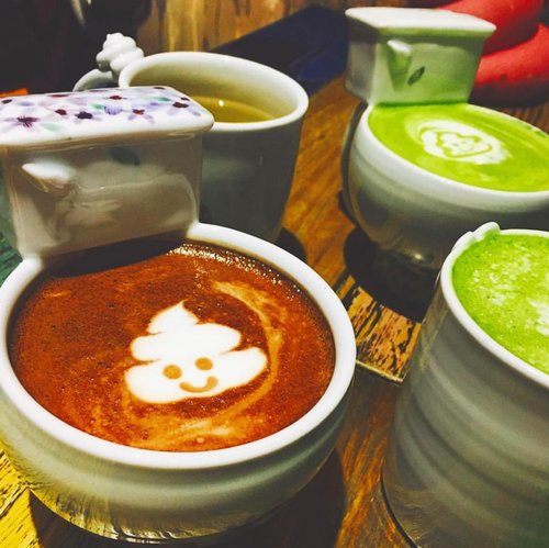 You make me happy in a way no one else can 😋🍴 P.S it's latte guys 😂#eatwithtorquise #TQinKorea #bloggersurabaya #clozetteid