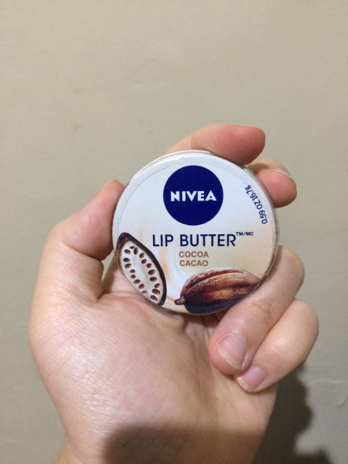 you can use this not only for lip balm, but also a highlighter!