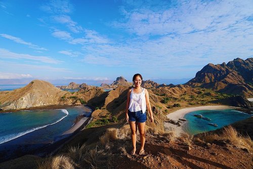 You know, just the mandatory photo when you are at Padar Island. 😌
📸: @ferryrusli 
#thejournale 
#thejournalejourney 
#clozetteid