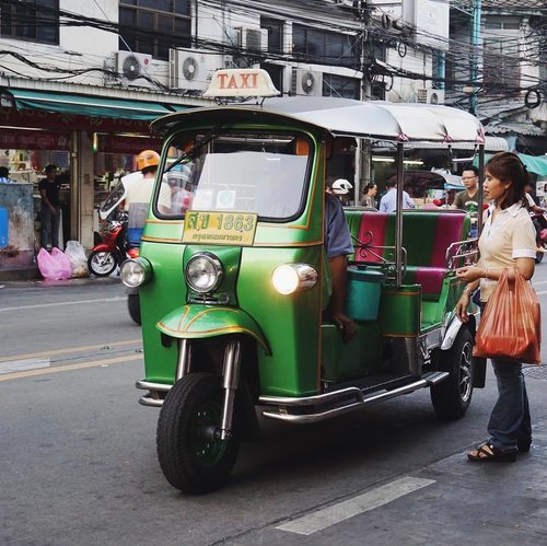 They said riding Tuktuk in Bangkok might be expensive, especially if you're a tourist. But I think we should try riding it for at least once. .
.
.
.
.
#ClozetteID #StarClozetter #explorebangkok #explorethailand #bkk #thailand #thai #rickshaw #autorickshaw #tuktuk #bangkoktuktuk #thaituktuk #peopleinframe #inframe #street #streetphoto #streetphotography #bangkok #2017 #travel #trip #chinatown #bkkchinatown #bangkokchinatown