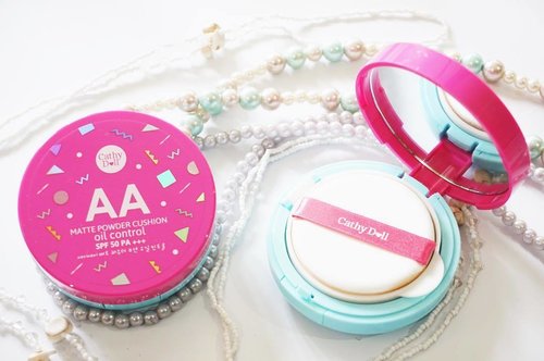 Currently in love with this AA Matte Powder Cushion from Cathy Doll. I bought it in @eveandboy Bangkok because of @sononui 's recommendation and it has been proven to be wonderful! 😍
It's long lasting and it really controls my skin's oil. I usually put on Transparent Powder with Concealer, but now this cushion has it all. It's perfect for me, who doesn't usually put on a lot of make ups! ✨
#ClozetteID
#StarClozetter
#BeautynesiaMember
#thejournale
#beautyreview
#thejournalebeautyreview
#thejournalebeauty