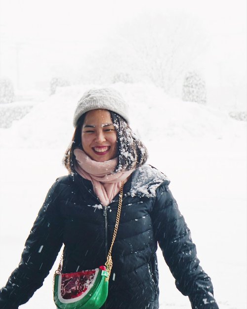 Play with snow. Tho’ it’s cold. ❄️
📸: @marischkaprue 
#thejournale #thejournalejourney #clozetteid #travel #2018 #go_tohoku #dj_tohoku #enjoytohoku