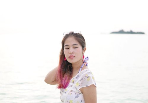 Morning! ✨ I haven't posted anything for a few days, so this one is for today. Taken by my love @sartob while I was trying to impersonate her fierce pose. 😂 Miss the beach time. 
#SociollaSecretGetaway 
#ClozetteID