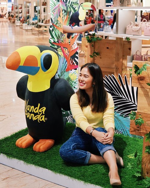 Meeting the iconic Turkan Bird of @wandapandaid at their Jungle Installation @lotte_avenue. Super cute! 😍😍😍
#thejournale #clozetteid