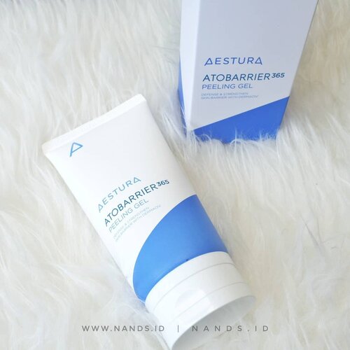 Pernah pakai peeling gel sebelumnya? Nah aku mau nanya nih, untuk kalian si kulit kering? Nyaman ga sih pakai peeling gel gitu? Atau produk yang pernah kalian icipin malah bikin wajah semakin kering?Kalo iya, kalian bisa cobain @aestura.official Atobarrier 365 Peeling Gel yang diklaim "Low-irritation exfoliating moisturizing peel that keeps skin moisture". Kalian bisa beli di @hicharis_official dan ada special pricenya loh, dari 391k idr jadi 340k idr kalau kalian belinya lewat link aku di hicharis.net/anisanurrananda/cz2Kalo udah icipin, ceritain aku yuk gimana aftereffect dari pemakaian peeling gel satu ini!#SkincareReview#AESTURA #Beautyinfluencer #ATOBARRIER365PEELINGGEL #charis #CharisCeleb #peelinggel #koreanskincare #skincarekorea #l4l #clozetteid #skincarehoarder