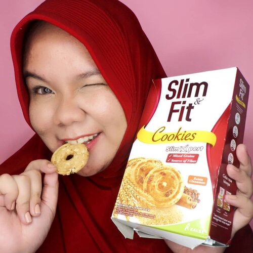 Anak ngunyah mana suaranya?! Hayo disini siapa yang ga bisa berenti ngunyah tapi gamau badan makin lebar. Aku udah sebulan konsumsi Slim & Fit dengan meal plan ala aku terus dapet bonus turun 2kg. Penasaran gimana cara turun 2kg tapi tetep ngunyah? Yuk meluncur ke blog aku www.nands.id#AyoBerubah #BeSlimNFit! #SlimNFitYourDietPartner #SlimNFitXClozetteIDReview #ClozetteID #ClozetteIDReview @clozetteid @slimfitidCocok ga pake bergo gini? Jujur mirip bat kek ibuk wkwkwk