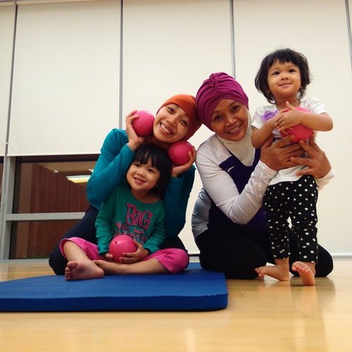 #backinthedaywhen #momnme and my #daughters having fun in #pilates class... that day, we're spend so many energy in positive way... bravo for us...!!! #clozetteid @clozetteid