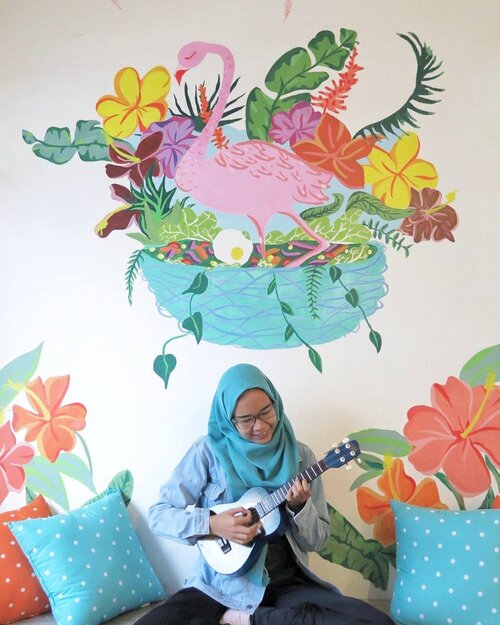 Cuma mejeng pegang ukulele aja kookk, gak bisa maininnya! Hehehe
.
.
Nemu tempat jajan sehat & enak nih di Kemang, ada @hulagroup yang review nya bisa kamu baca di www.yoraanastasha.net yah 😘
.
.
📷 By my @veedeea
.
.
#blogger #food #anakjajan #clozette #clozetteid #emakblogger #emak2blogger #blogger #foodreview #review #kemang