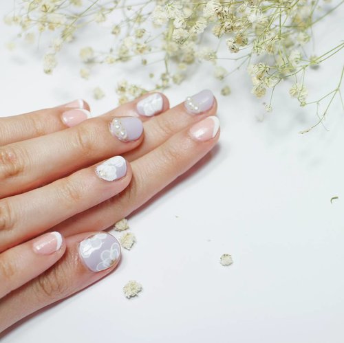 I'm the kind of girl who obsessed with pretty nails 💅💅💅
•
•
•
•
#beautynesiamember #ClozetteID #beautyblogger #beautybloggerindonesia #bblogger #bloggerbabes #indonesiabeautyblogger #indobeautygram #nailsaddict #gelnails #nailart #nailsobsession #pastelnails