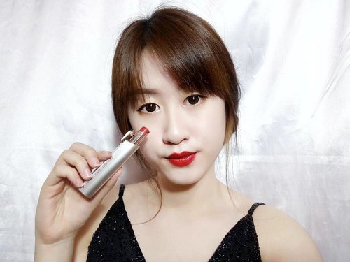 When I was searching for a red lipstick back then, my mom introduced me to Menard. She said that Menard is a good old cosmetics brand from Japan and then I decided to bought this 💄One Touch Lipstick in shade #36💄. Here's the tricks of how I apply my lipstick to get a long lasting finish:
1. Make sure that the lips are ready by exfoliate them ( with a mixture of sugar, honey, and coconut oil ) first because dry and rough lips will make the lipstick look uneven.
2. Moisturize! I always love to apply lip balm to make my lips softer. 
3. Apply the lipstick with a little bit help of lip brush to define my lip lines, bows, and corners. 
4. The last step is to blot my lips by pressing a ply of tissue lightly to the lips and tap the tissue several times with powder using a powder brush.
•
•
•
@menard_id @sociolla @sherleencia @michelleevania @melisaameli #menardcosmetics #menardlipstick #menardlipsticktradein #sociollagiveaway #clozetteid #redlips #redlipstick