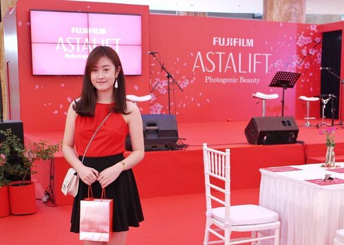 Earlier today with @astalift_indonesia and @clozetteid ❤ Do you know that Fujifilm has a beauty brand? Review is coming soon! 😙 #ClozetteID #ClozetteIDReview #ASTALIFTxClozetteIDReview #AstaliftPhotogenicBeauty #beautyblogger