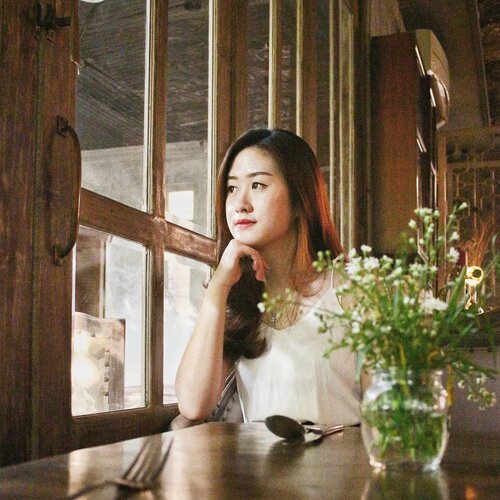 Carry a heart that never hates, Carry a smile that never fades,
Carry a touch that never hurts.
🌼🌼🌼
•
•
•
•
#imtrying #qotd #quotesoftheday #positivevibes #positivevibesonly #beautyblogger #indonesiabeautyblogger #bblogger #blogger #beauty #snapseed #clozetteid #인물사진 #데일리 #뷰티스타그램