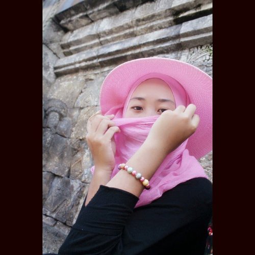 Selamat pagi! ❤ #hijaboftheday #hijab #hijaberscommunity #komunitashijab #komunitashijaber #hijabiQueen #komunitashijab_indonesia #diaryhijaber #hijabersjogja #candiborobudur #clozetteid #fashion #instalike #instafashion #instapic #hotd #ootd #jogja