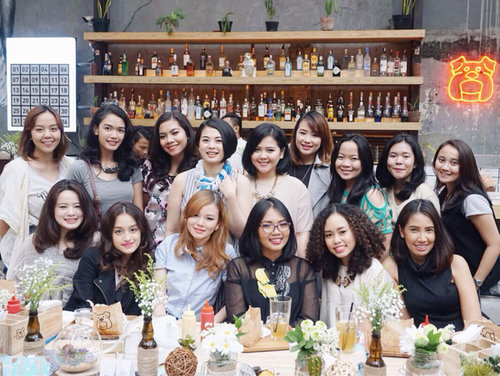 A little throwback to Emina Cosmetics Blogger Luncheon, read my full report of this event on http://beautiary.blogspot.co.id/2015/12/emina-cosmetics-around-world-blogger.html?m=1 💕

#eminacosmetics #emina #bloggerlucheon #beautyblogger #bloggergathering #eminaaroundtheworld 