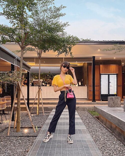 Hi guys! Gimana puasanya hari ini?✨
Akhirnya weekend kmrn ke @namdua.jkt , asik tempatnya hehe outdoor area gitu😍
( tap for details )
.
.
.
.
.
#whatiwore #bloggerstyle #fashion #styleblogger #fashionblogger #ootd #lookbook #ootdindo #ootdinspiration #style #outfit #outfitoftheday #clozetteid